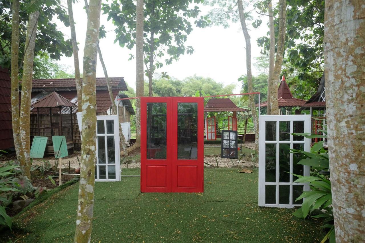 Urbanview Villa Lukulo Kebumen By Reddoorz Exterior foto